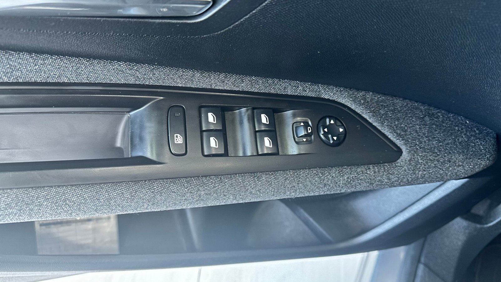 PEUGEOT 3008N ACT 16E BA6 AC 1.6 5P 4X2 TA 2022